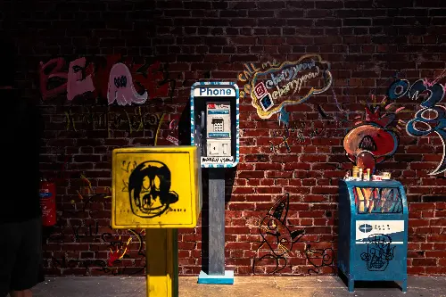 Behind the Canvas Series 1: Jean-Michel Basquiat – A Slice of History: phone