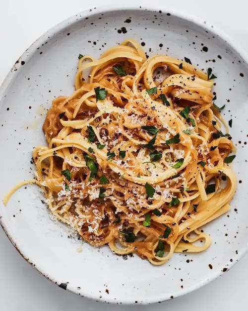 Caramalised onion spaghetti