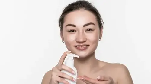 Korean skincare mostly includes steps like cleansing, toning, using serums, and sheet masks. (Freepik)