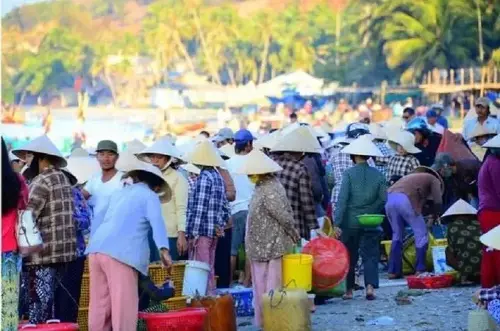 Seafood market at dawn in Mui Ne.