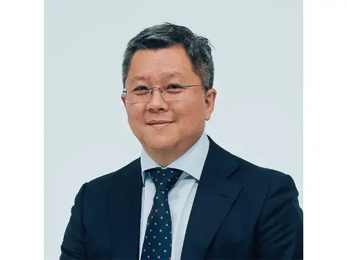 Dr Derek Park of Park Orthopaedics discusses the types of injuries that may occur due to turbulence on flights Dr Derek Park of Park Orthopaedics discusses the types of injuries that may occur due to turbulence on flights