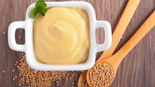 Mustard is often spicier than regular chili sauce, so dip it in a little at a time, avoiding “flooding” the food.